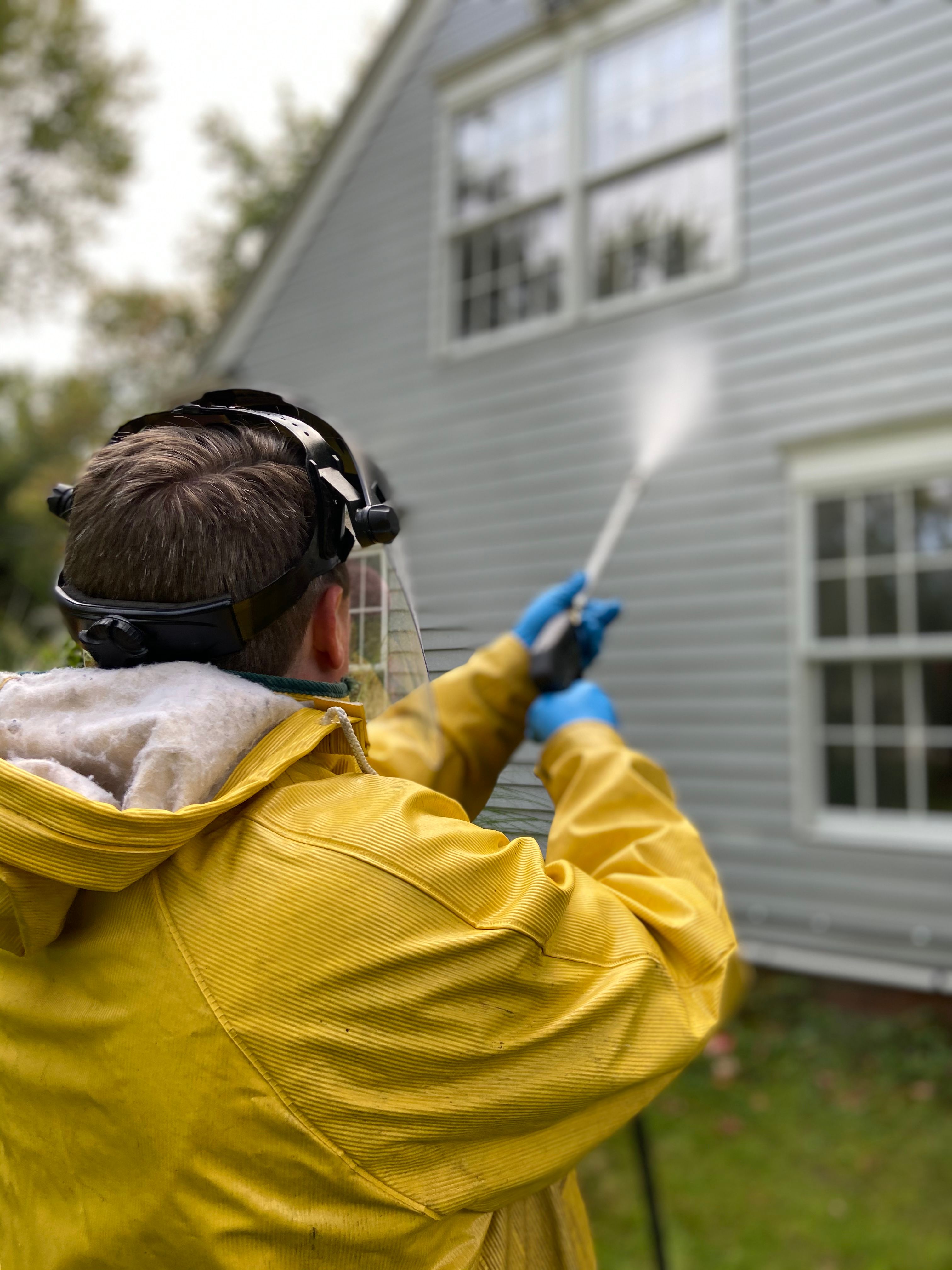 Pressure washing with visible spray
